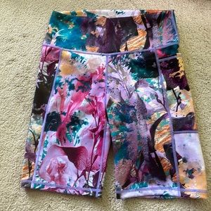 Sweaty Betty sz M multi-color bike shorts.